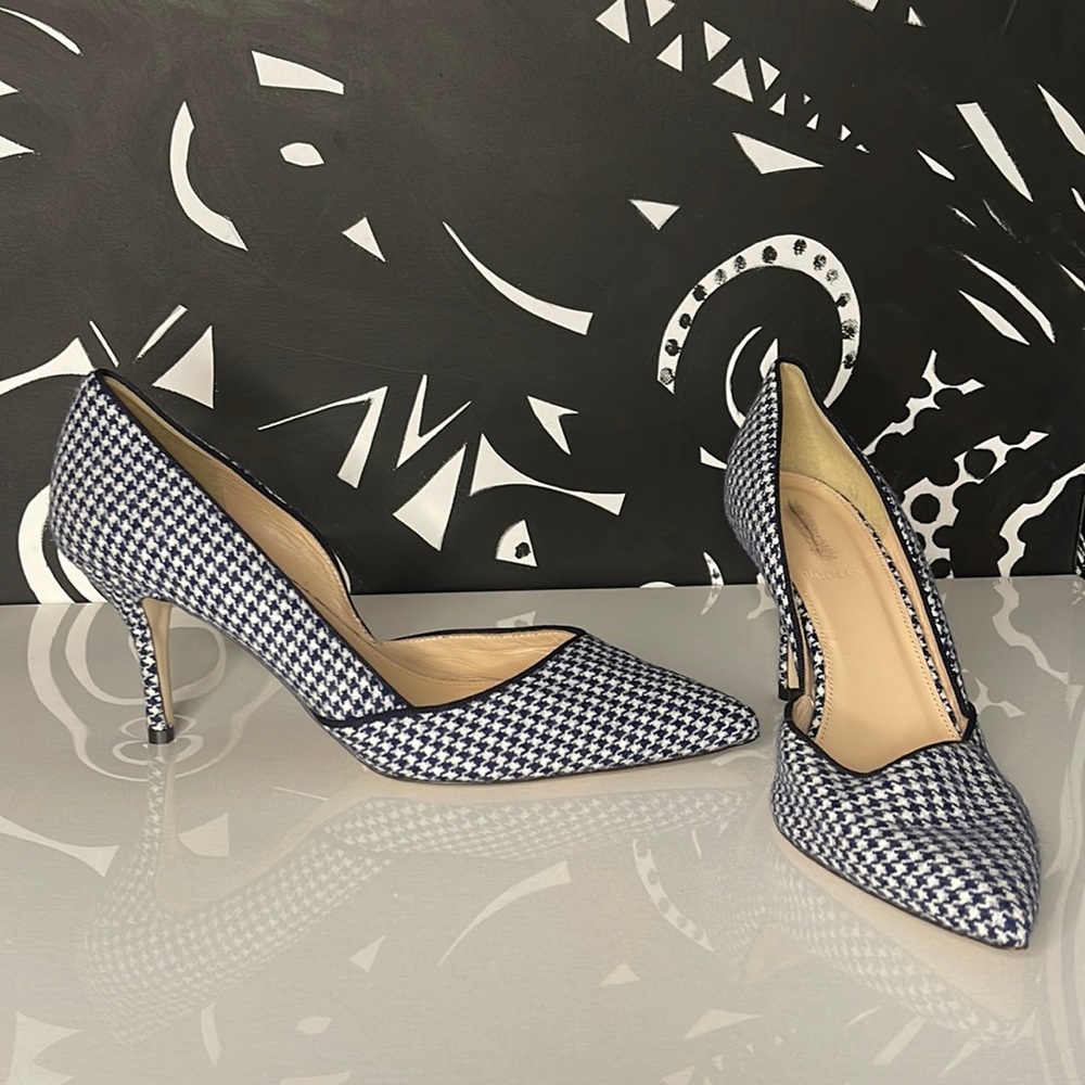 J.Crew; Made In Italy; Houndstooth print; Color Navy blue and white; Size 9